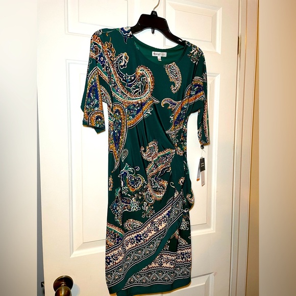 Robbie Bee Woman’s Wrap Dress Size PS Green Paisley Textured 3/4 Sleeves NWT - Picture 1 of 7